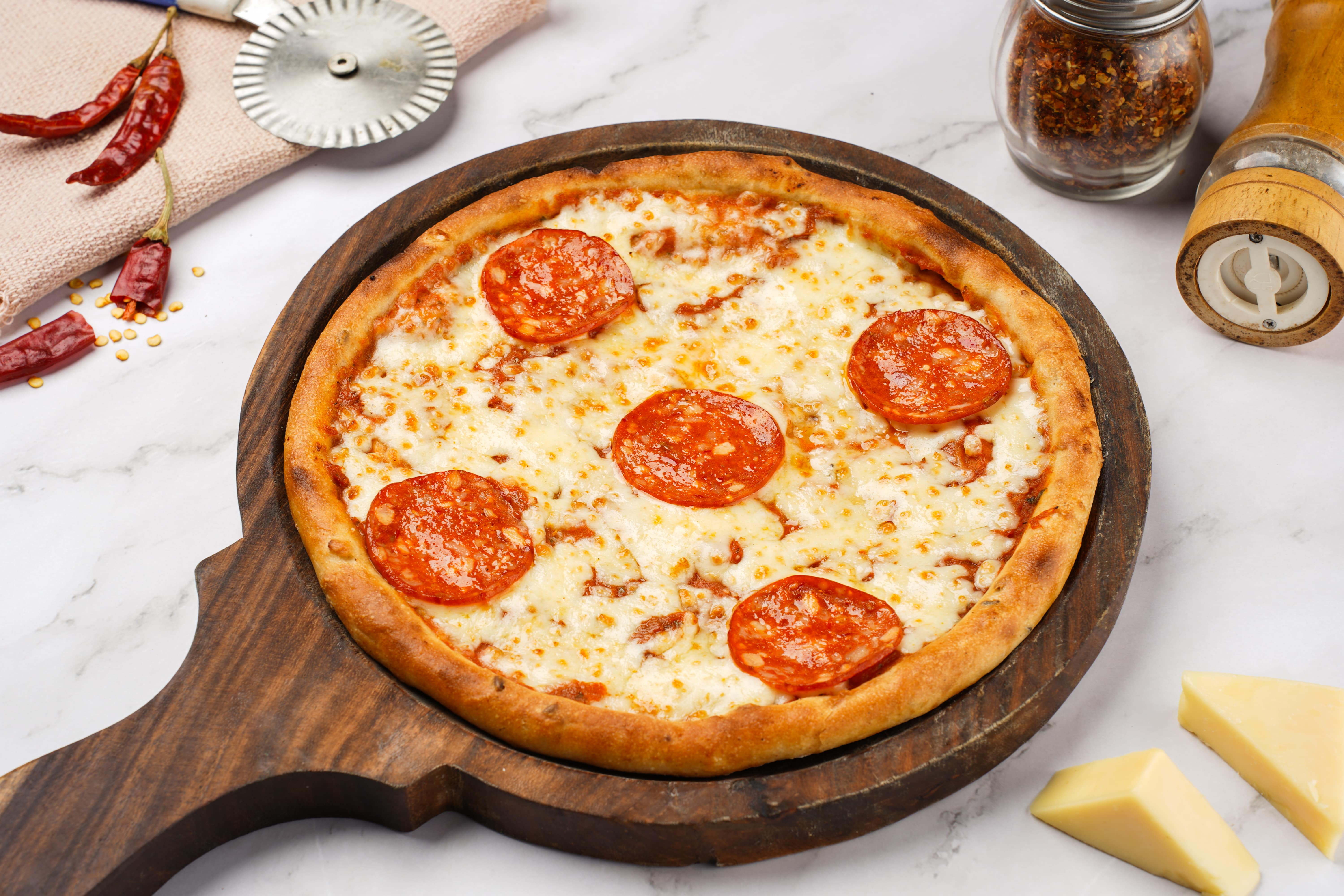 Chicken pepperoni multigrain pizza