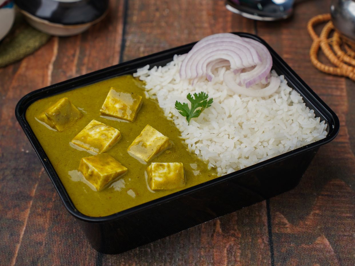 Steam Rice With Palak Paneer