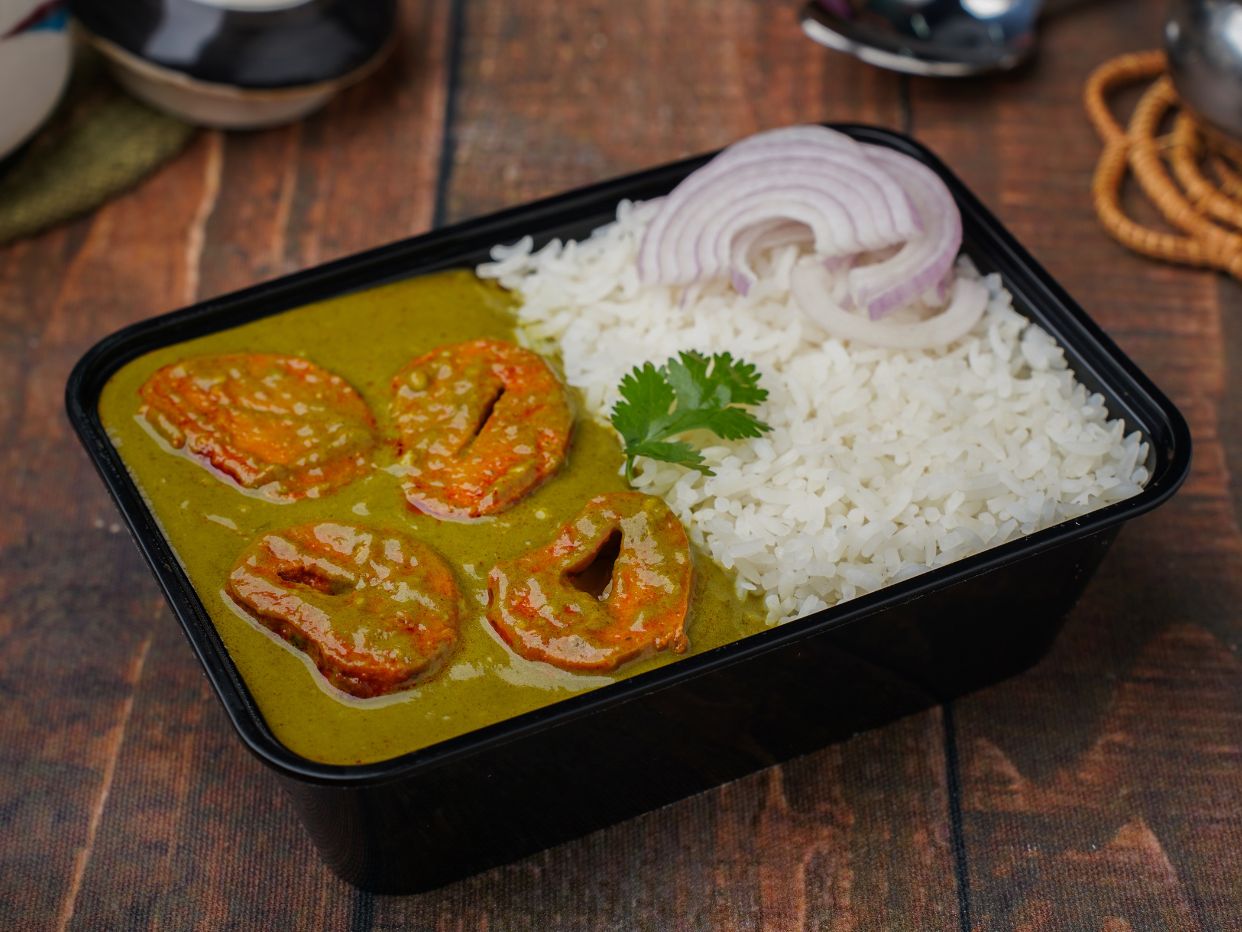Steam Rice With Palak Soya Chaap