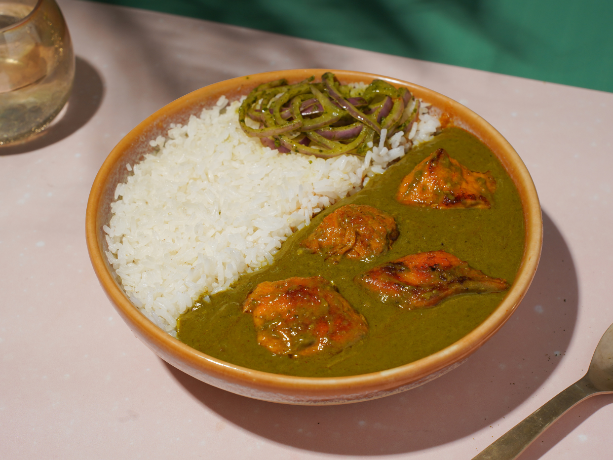 Steam Rice With Palak Chicken