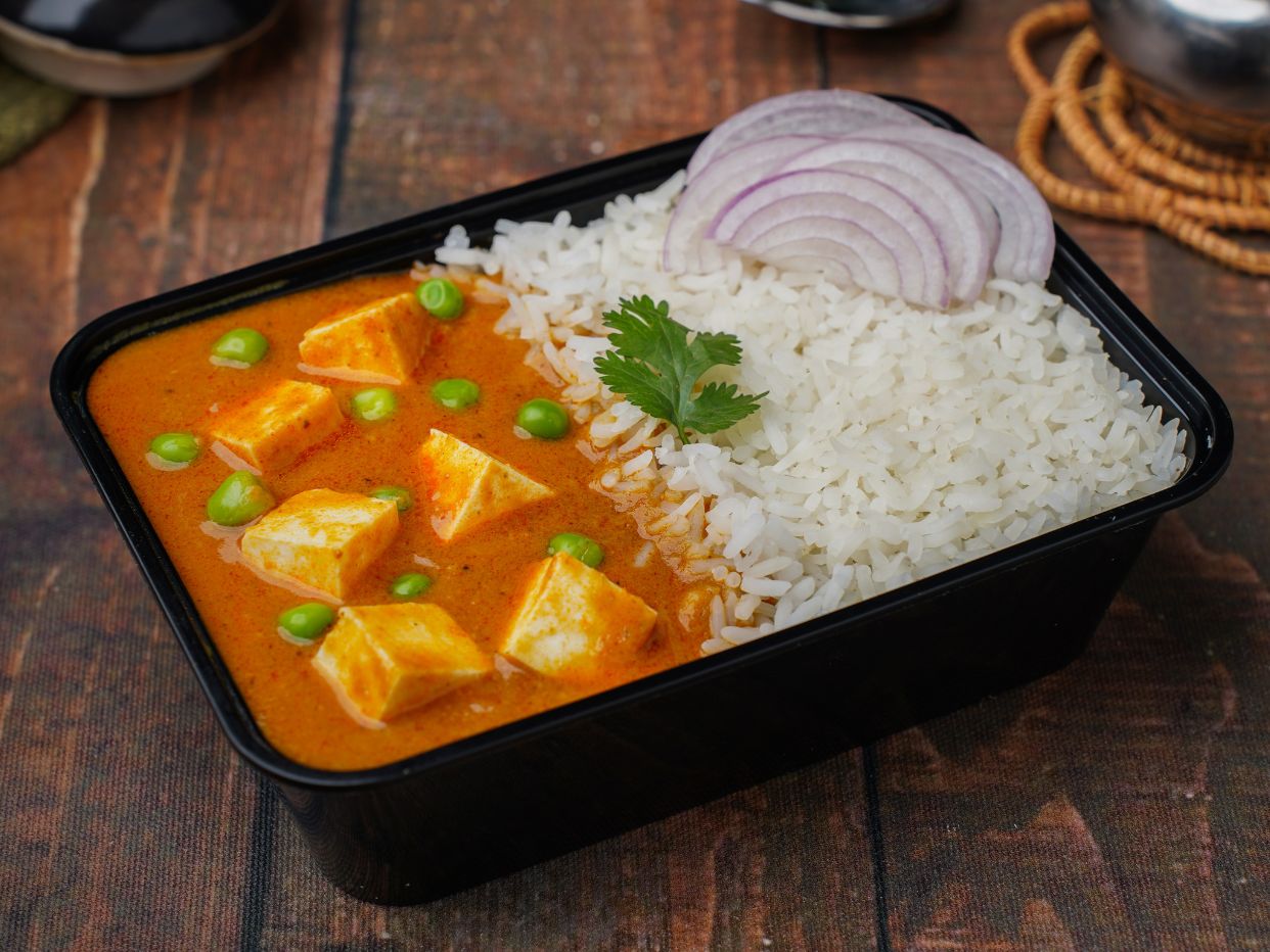 Steam Rice With Matar Paneer