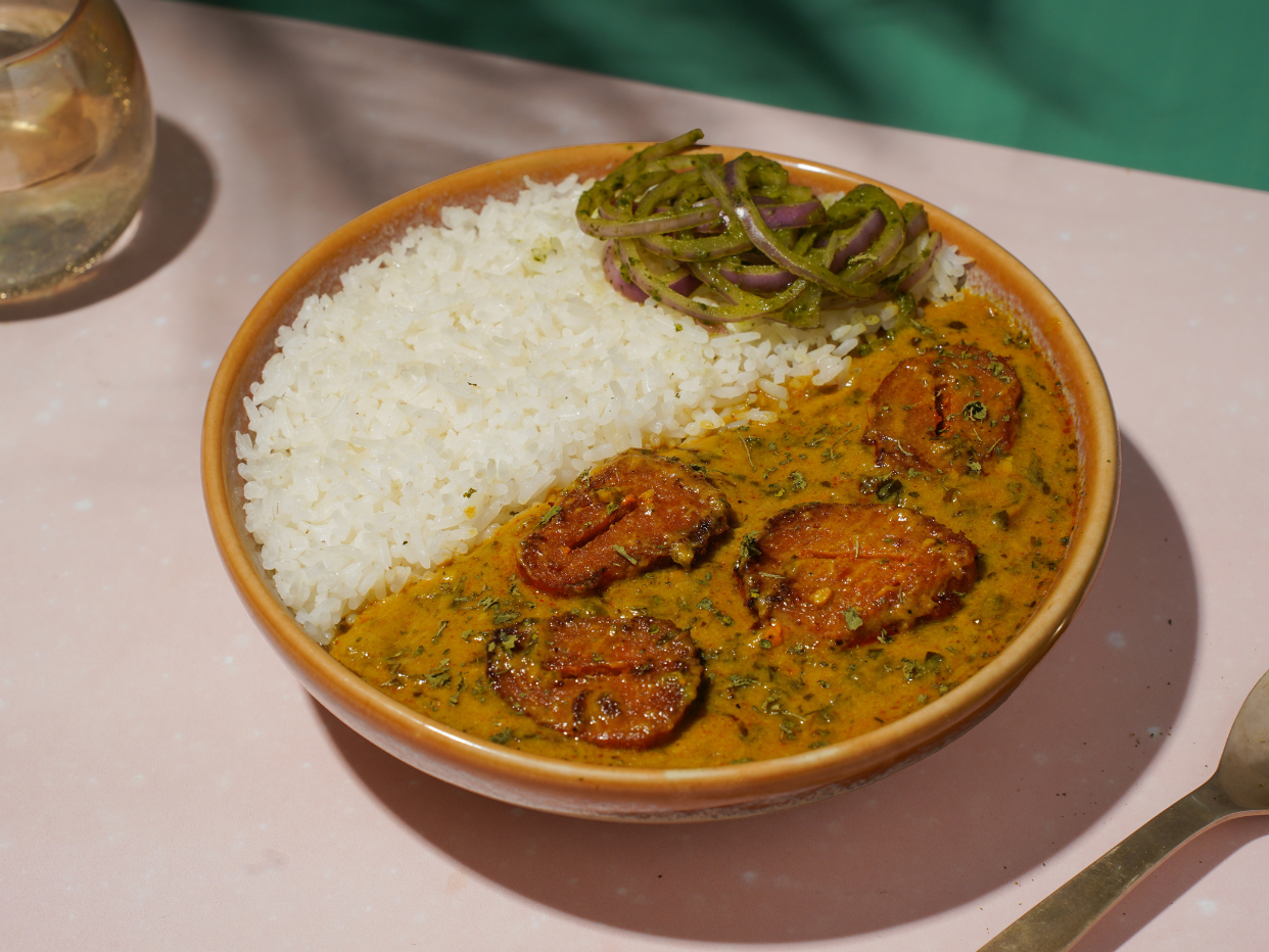 Lasooni Methi Soya Chaap With Steam Rice