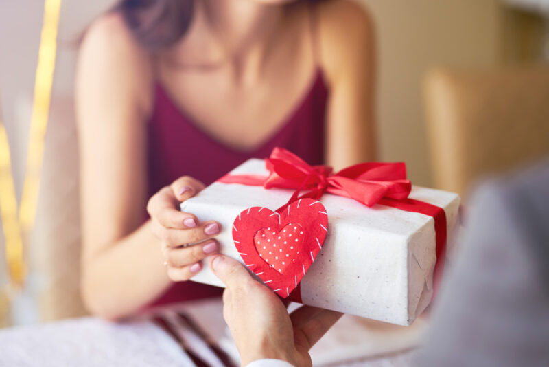 Termasuk Peralatan Rumah, Ini 15 Kado Valentine untuk