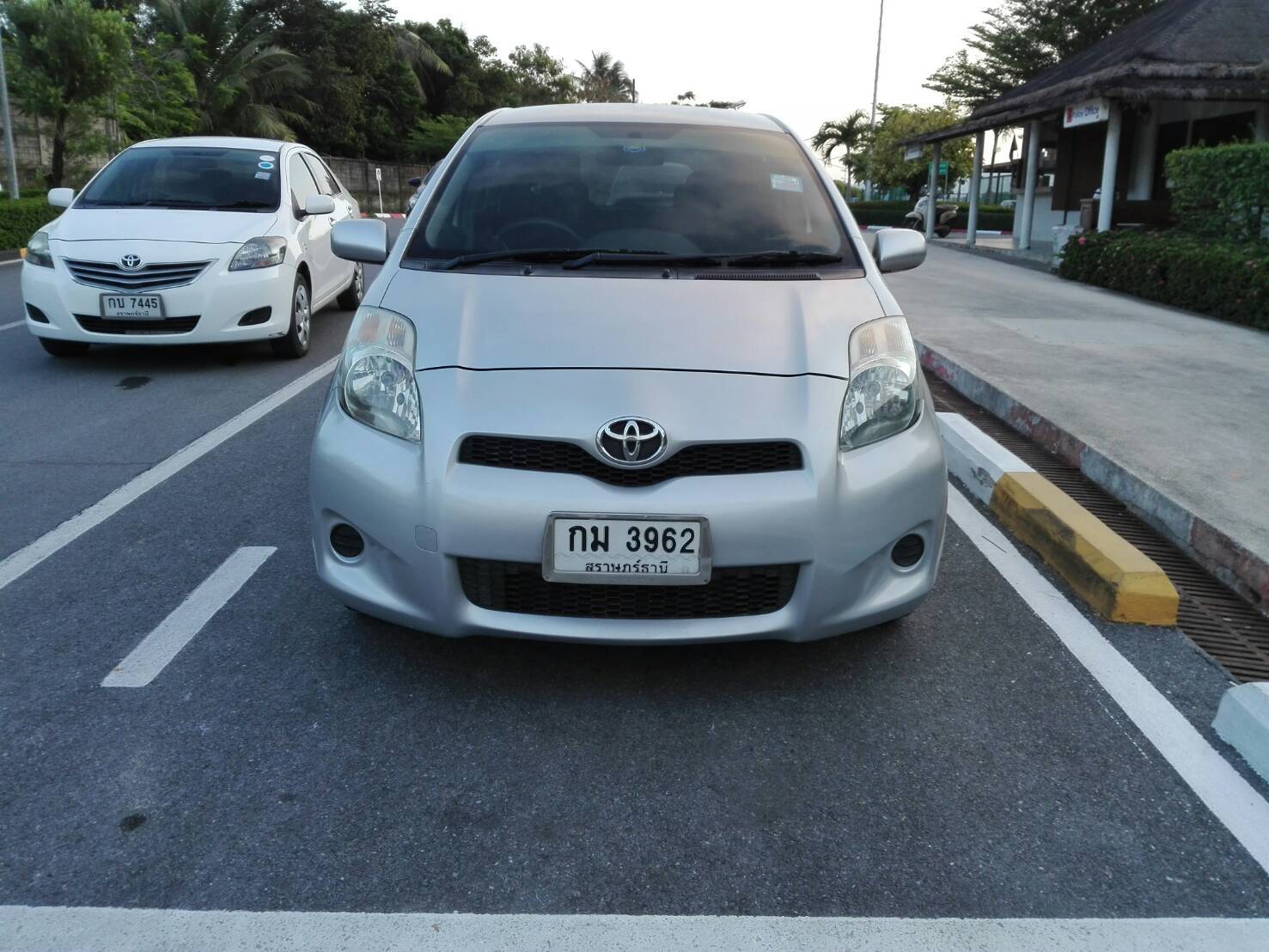 เช่ารถ รถเช่า เกาะสมุย Toyota Yaris 2013