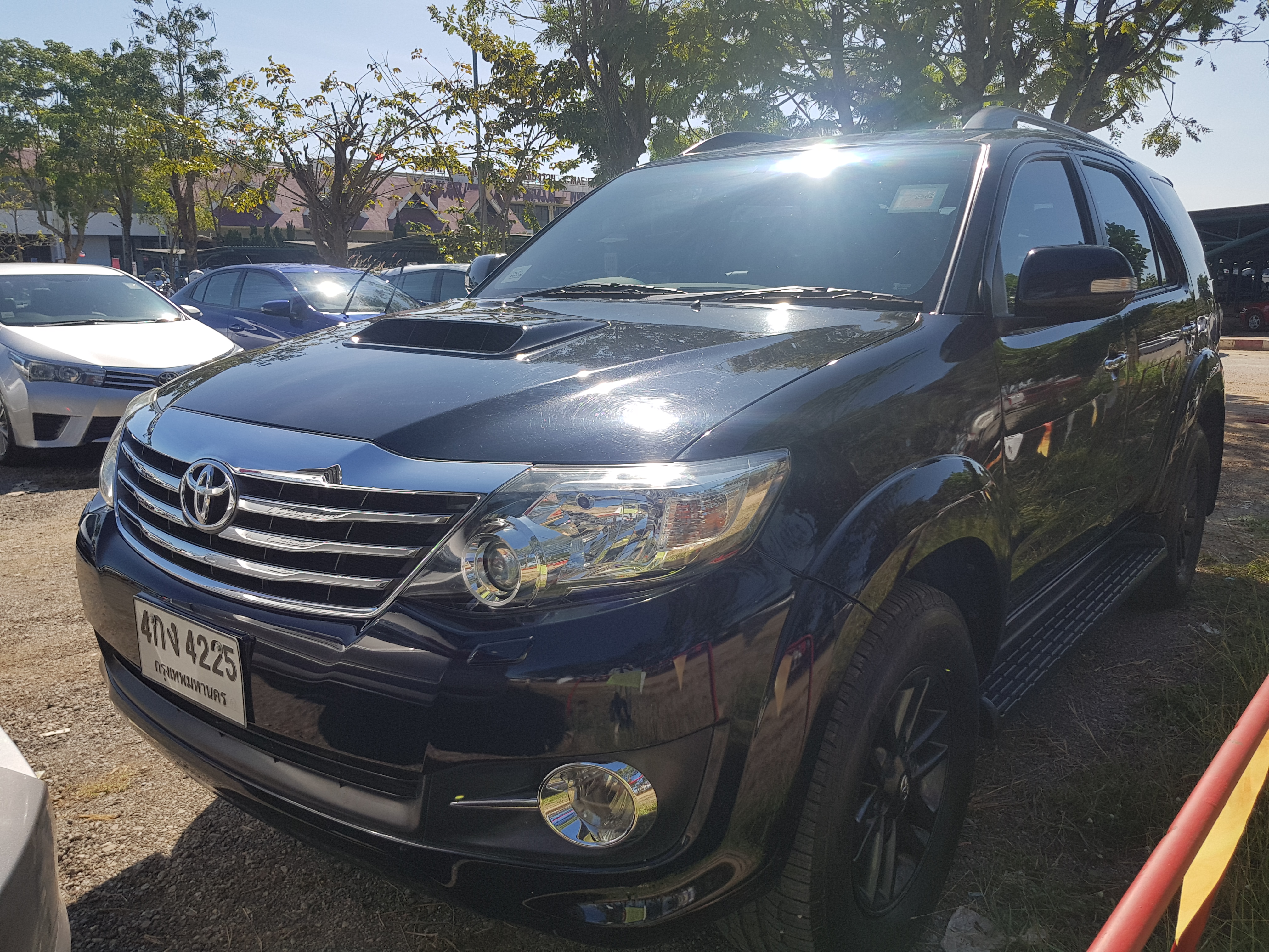เช่ารถ รถเช่า เชียงราย Toyota Fortuner 2015