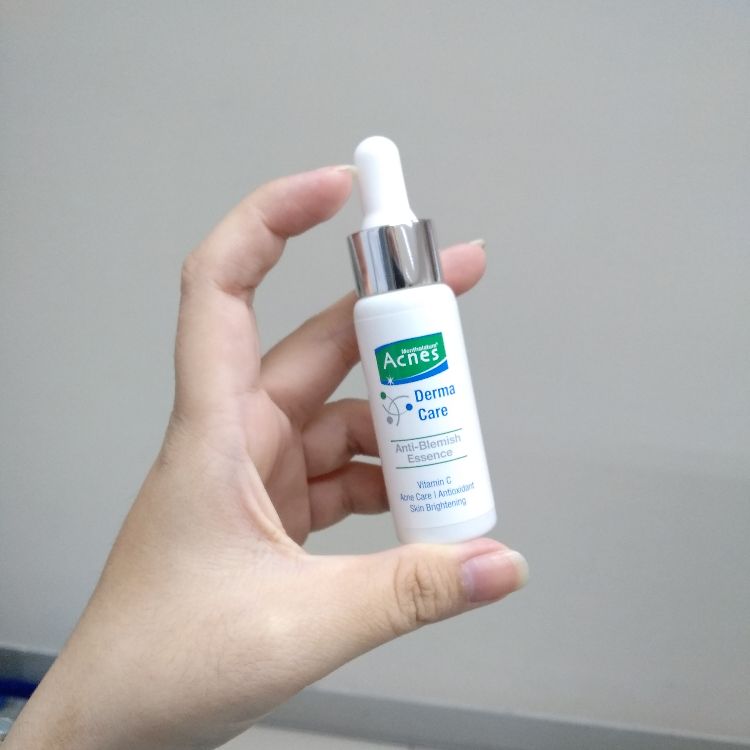 acnes derma care anti blemish essence