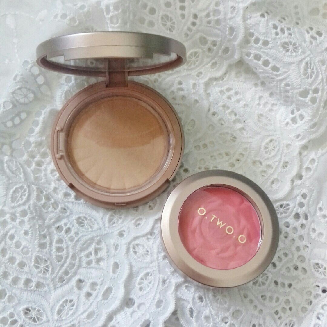 O.TWO.O Rose Gold Natural Glow Pressed Powder - Beauty Review