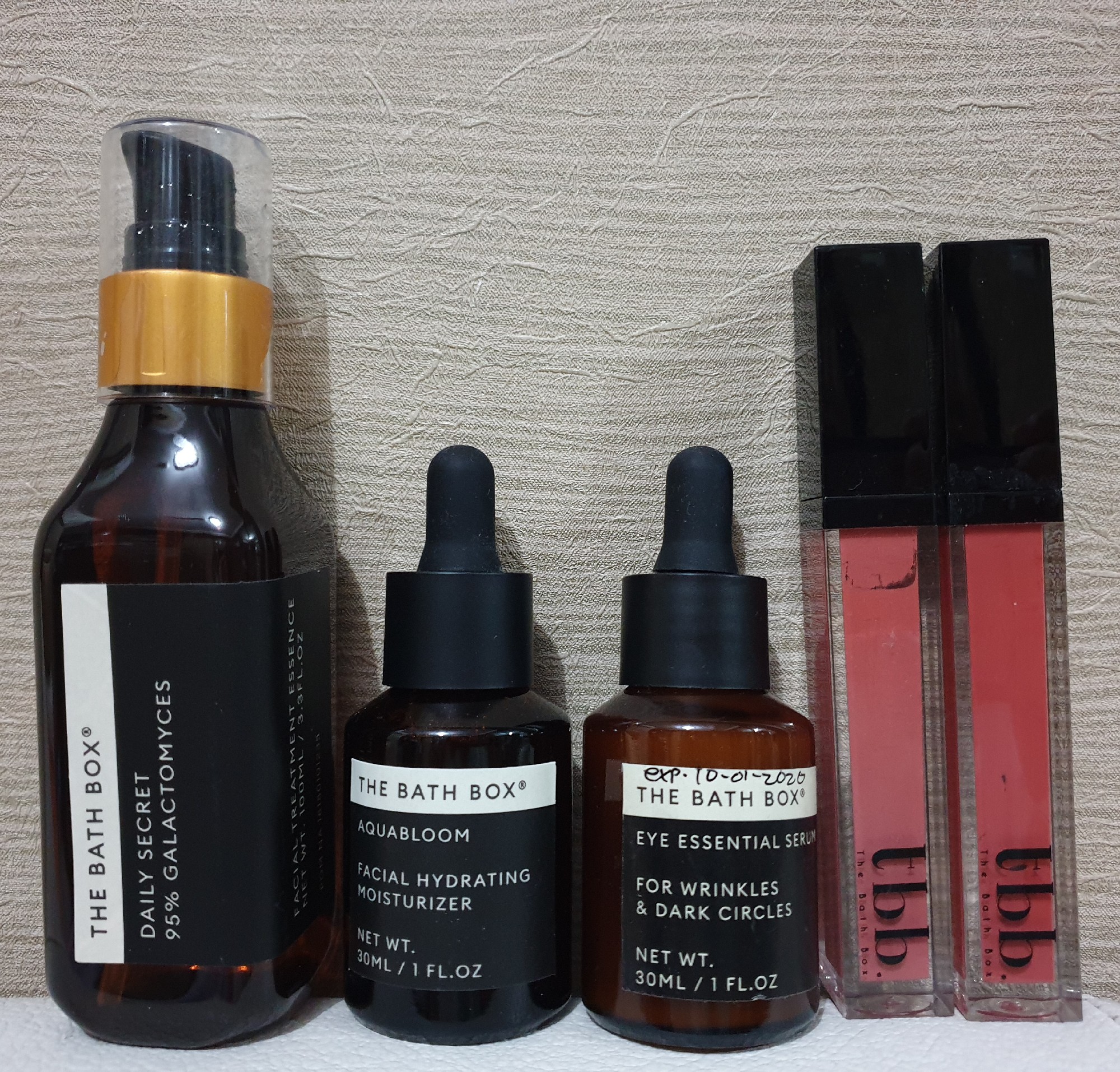 the bath box eye essential serum