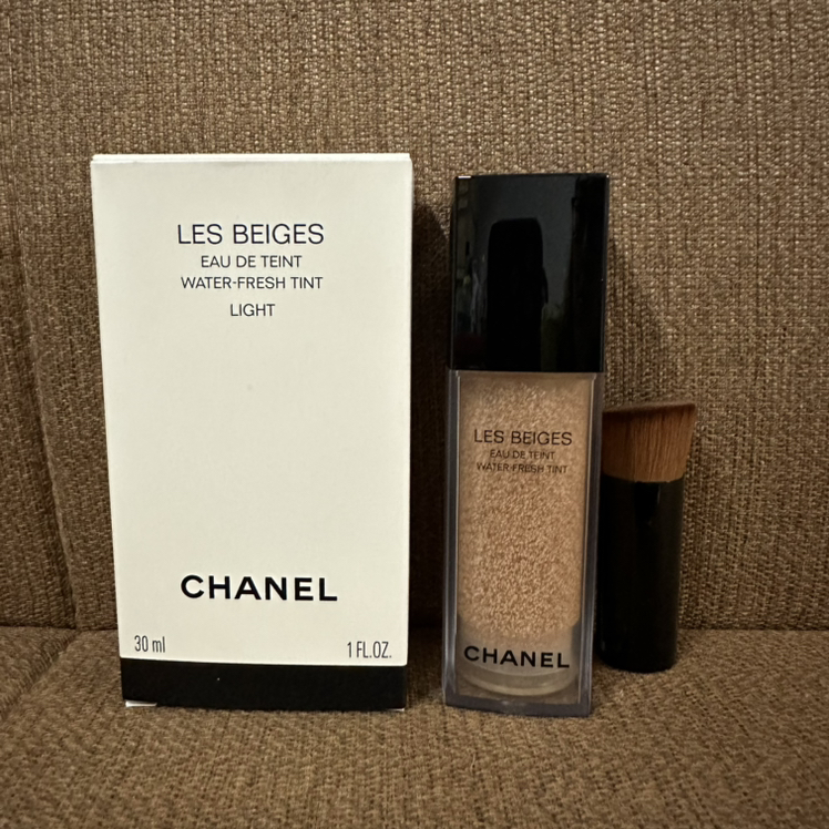 ファンデーション CHANEL LES BEIGES WATER-FRESH TINT LIGHT les-beiges-water-fresh-