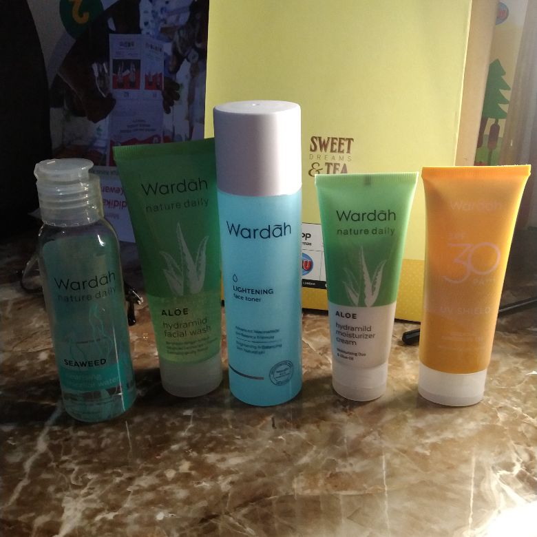 review lightening toner wardah