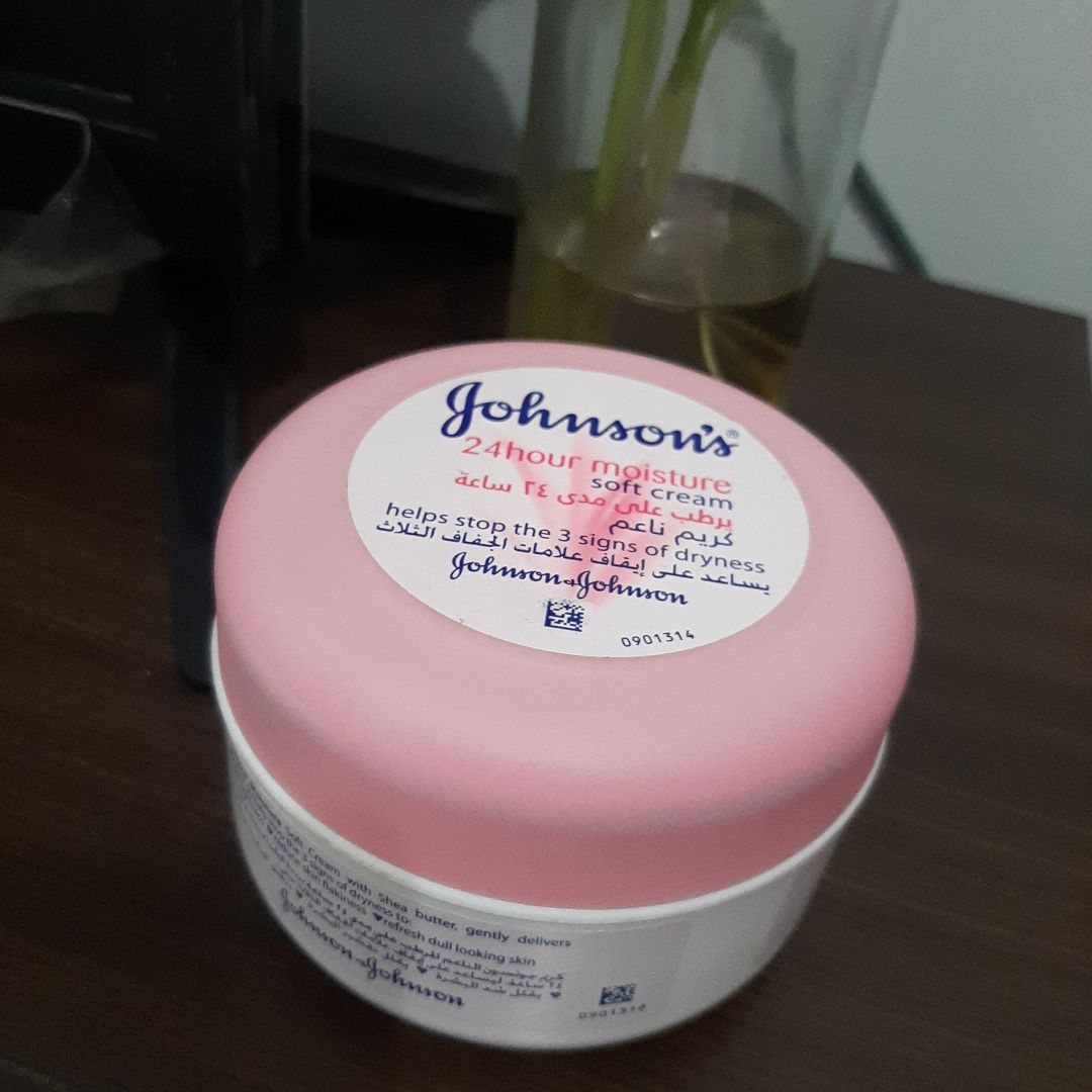 Johnson's 24 Hour Moisture Soft Cream Beauty Review