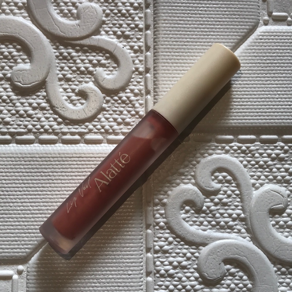 Alatté Lip Veil  imgfdn-6a1311f7-4456-4040-bf8c-fd1c79cfe3dd-2433049 1