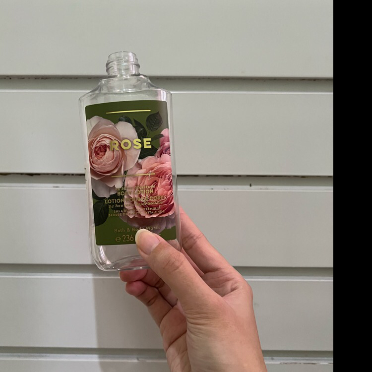 Bath and Body Works Rose Super Smooth Body Lotion imgfdnrev-5ddc3d86-923e-4b93-bbb8-60aaede77d21-2378352 1