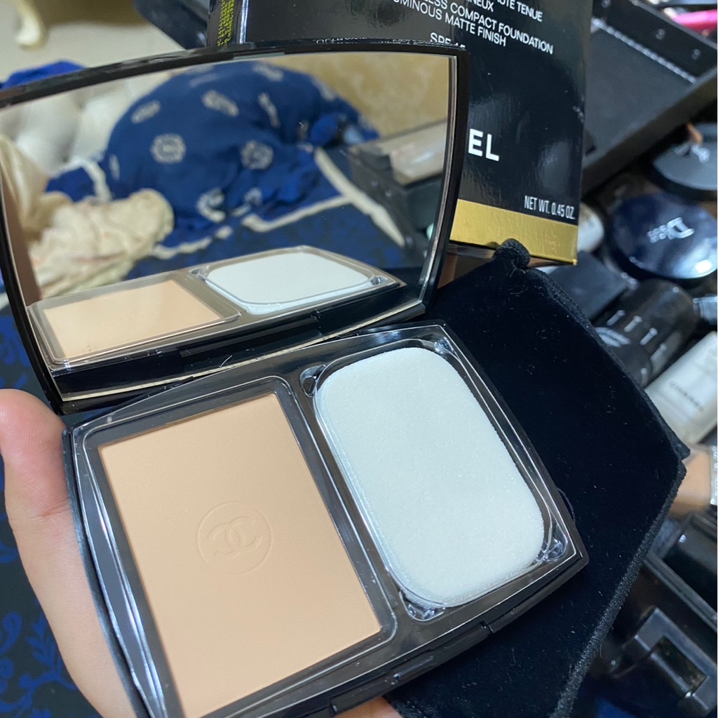 Chanel POUDRE UNIVERSELLE COMPACTE NATURAL FINISH PRESSED POWDER imgfdn-b1b03383-2948-4eaf-9029-0001b282513e-2461482 1