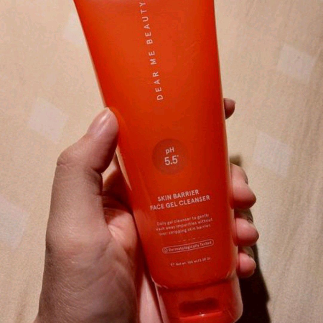 Dare and Dear Energizing Facial Wash imgfdn-9fa41864-3bbe-454f-93a1-f2949840ba47-2451433 1