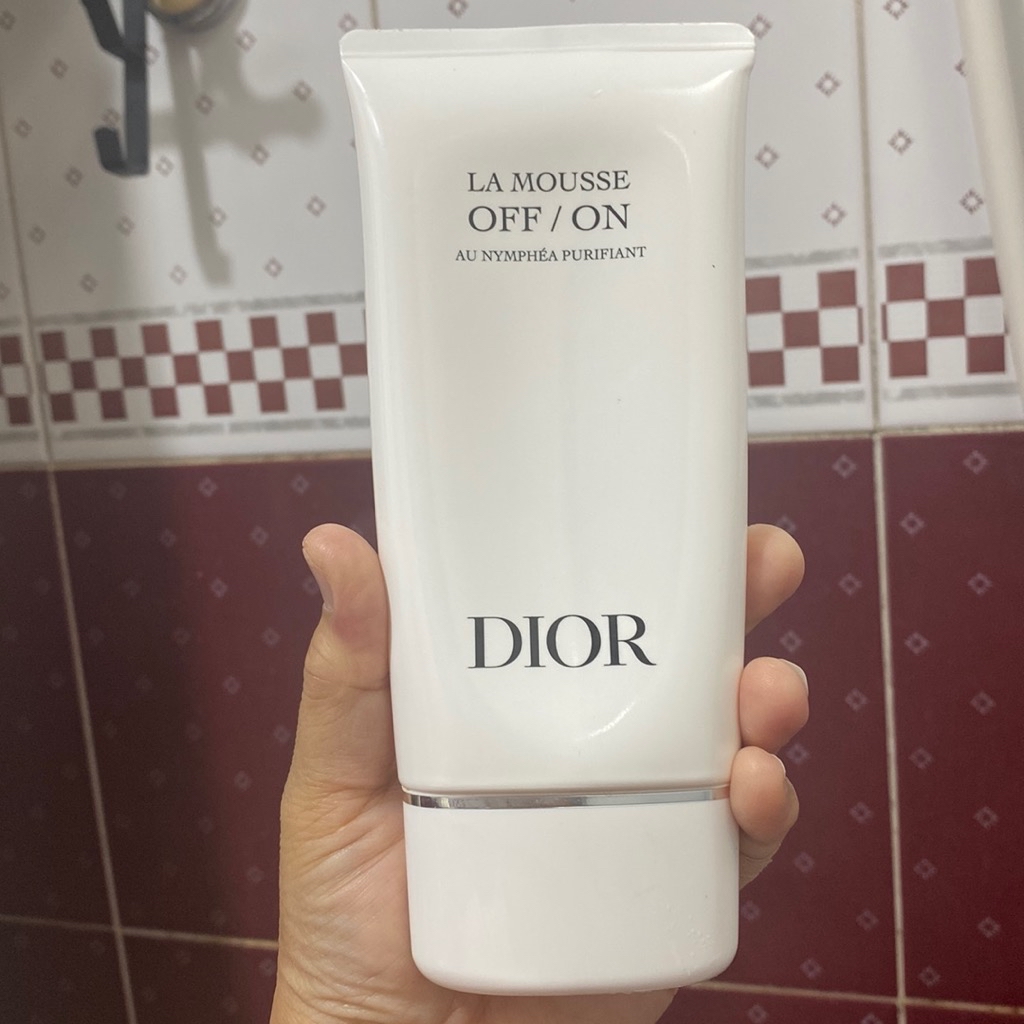 Dior La Mouse On Off imgfdn-b5bca094-a975-4f4d-970c-0e20365a9f1a-2548769 1