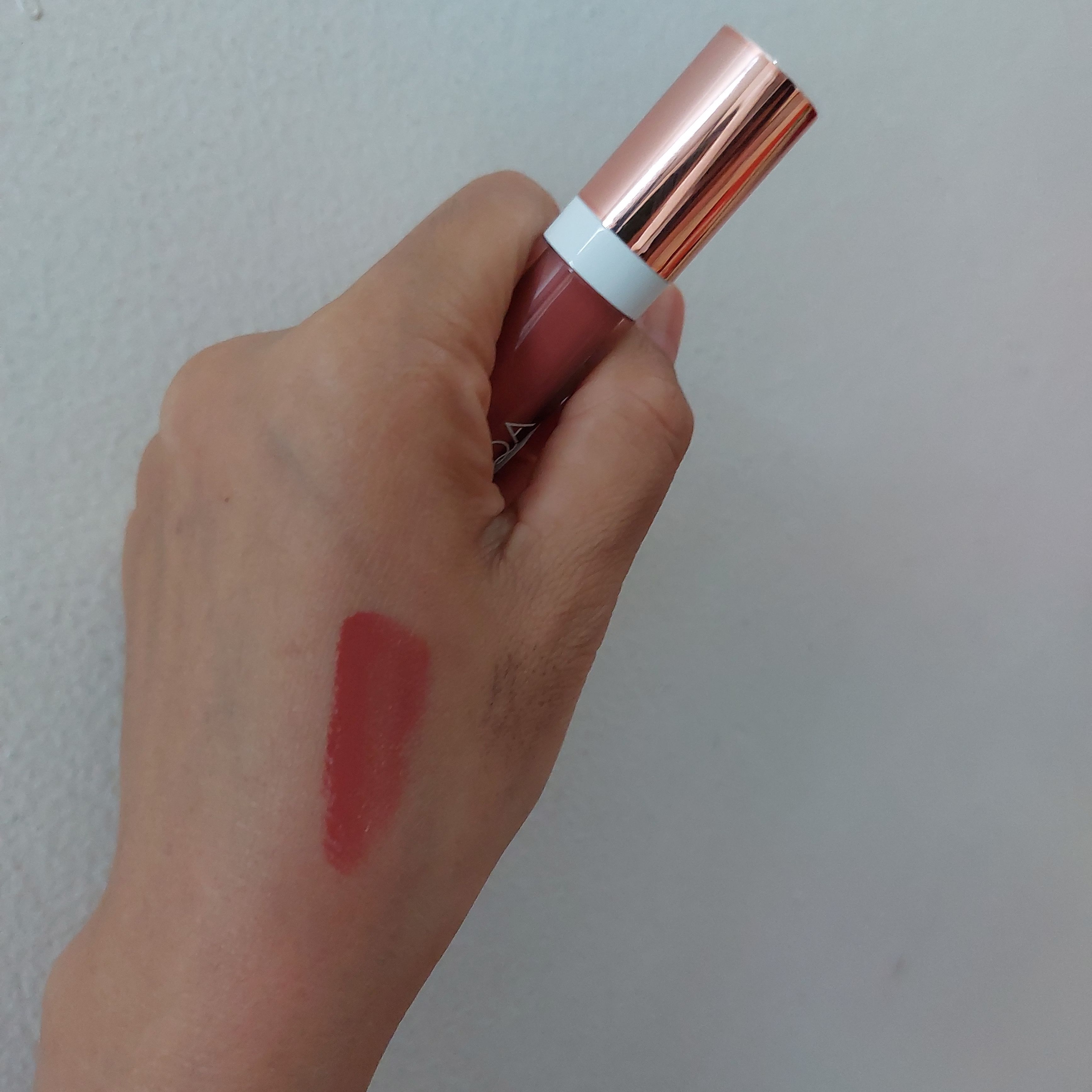 ESQA Lip Gloss Beauty Review