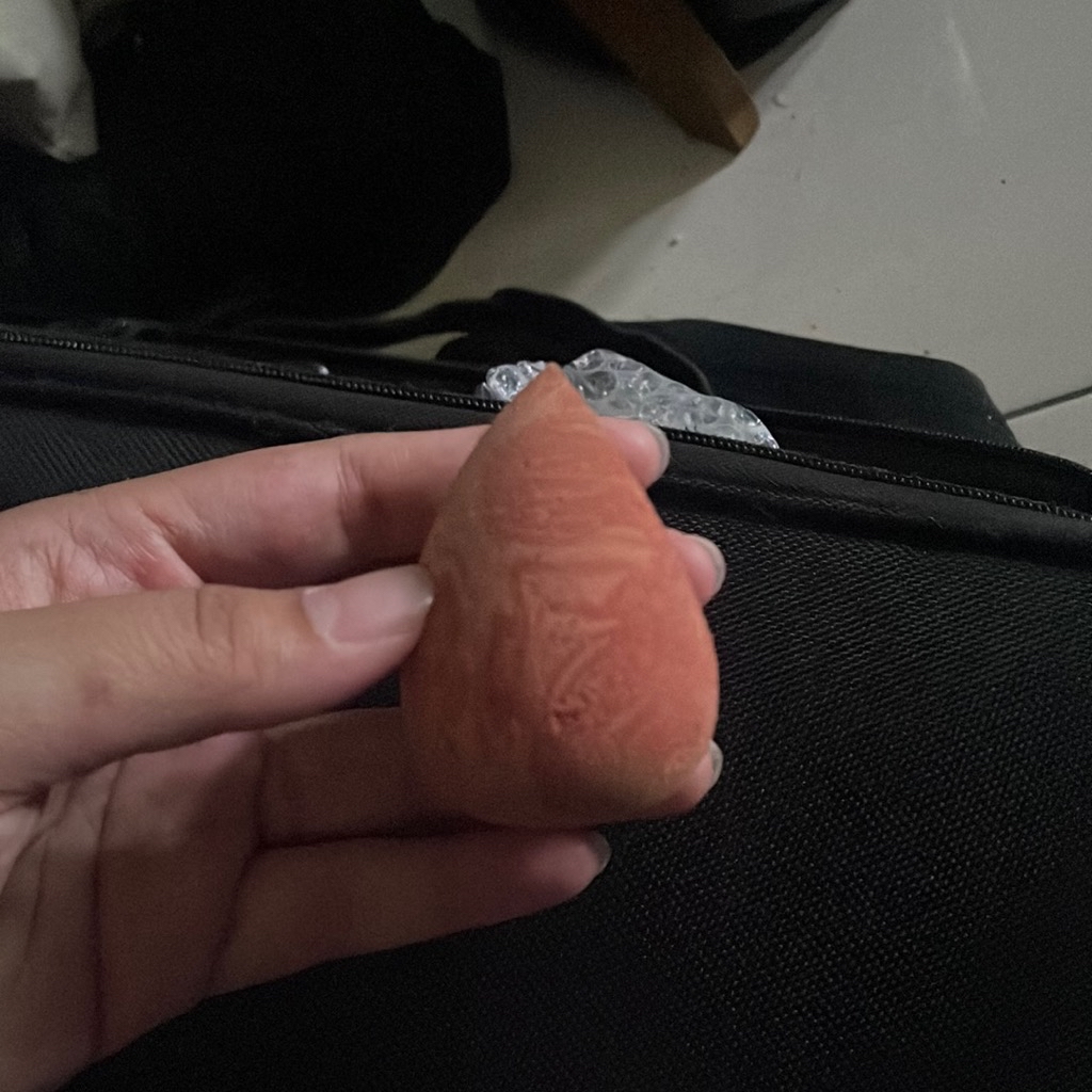 Hara Pebble Makeup Sponge imgfdn-8fea0c5c-3c65-499b-ac67-6a40da2bcf64-2576149 1