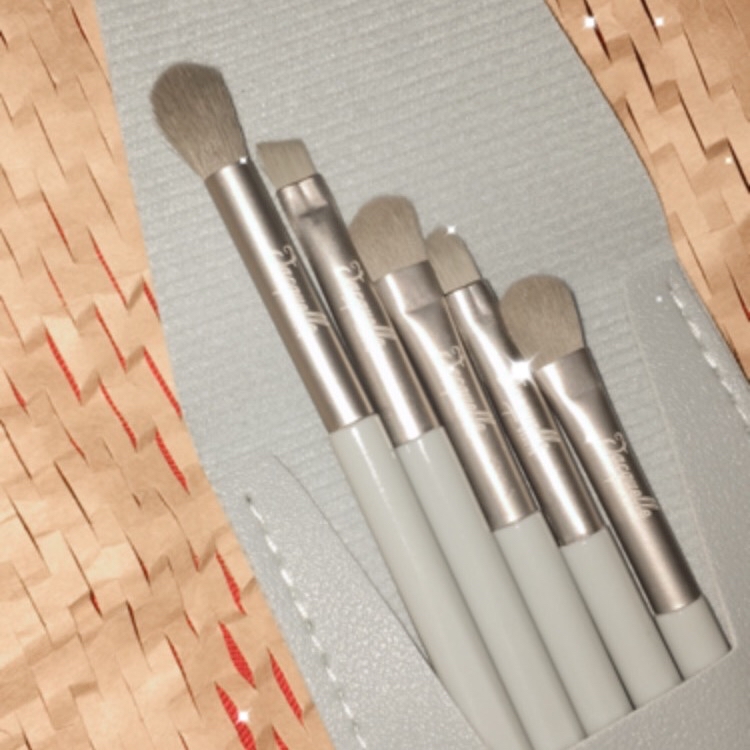 Jacquelle Beauty Brush Eye Shades 221111 237 1