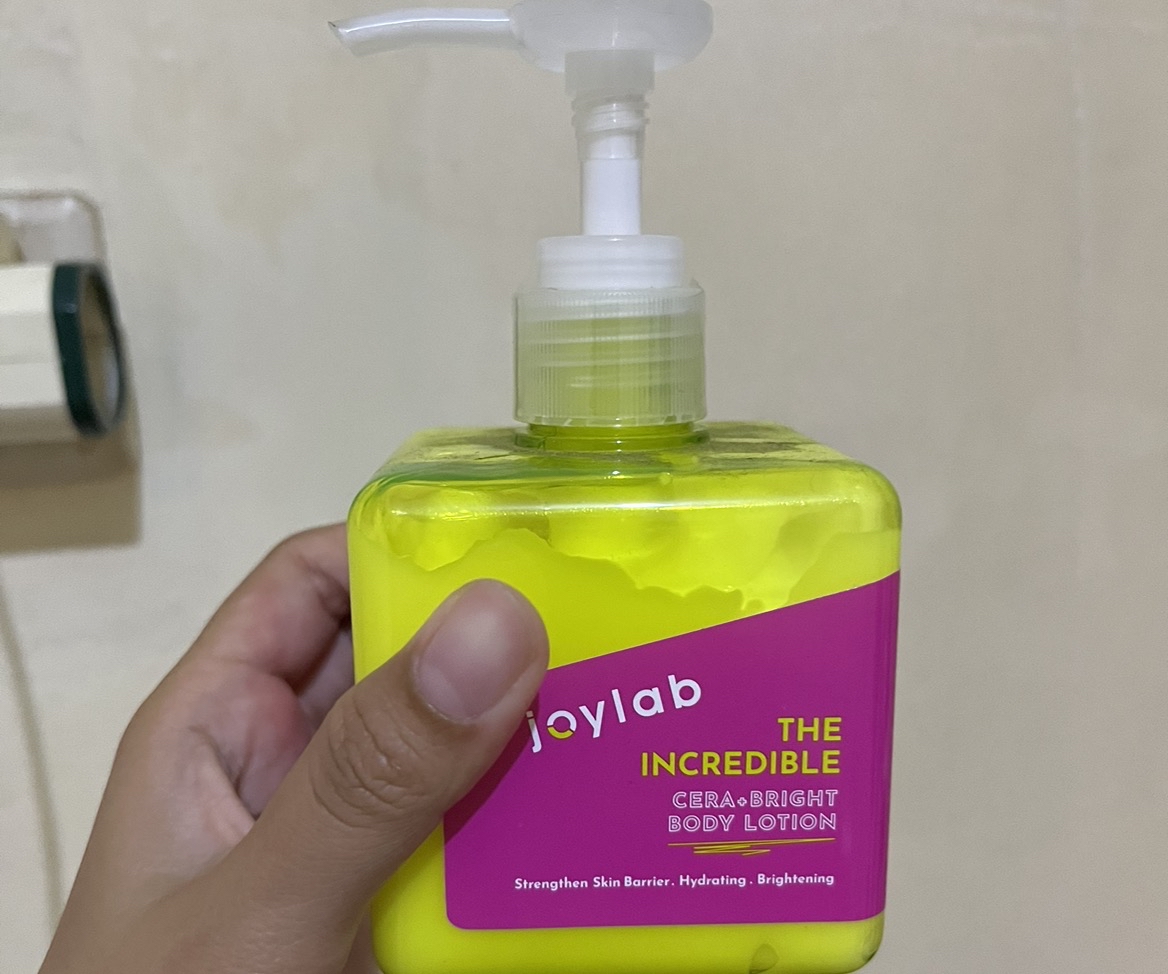 Joylab  The Incredible Cera+Bright Body Wash imgfdn-bb61fffa-0699-45b9-9be9-a72eb0ed313d-2512972 1