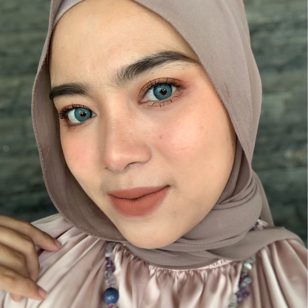 Looke Cosmetics Holy Lip Creme imgfdnrev-a5490b19-b522-48e7-afe0-933998ce28c8-2409159 1