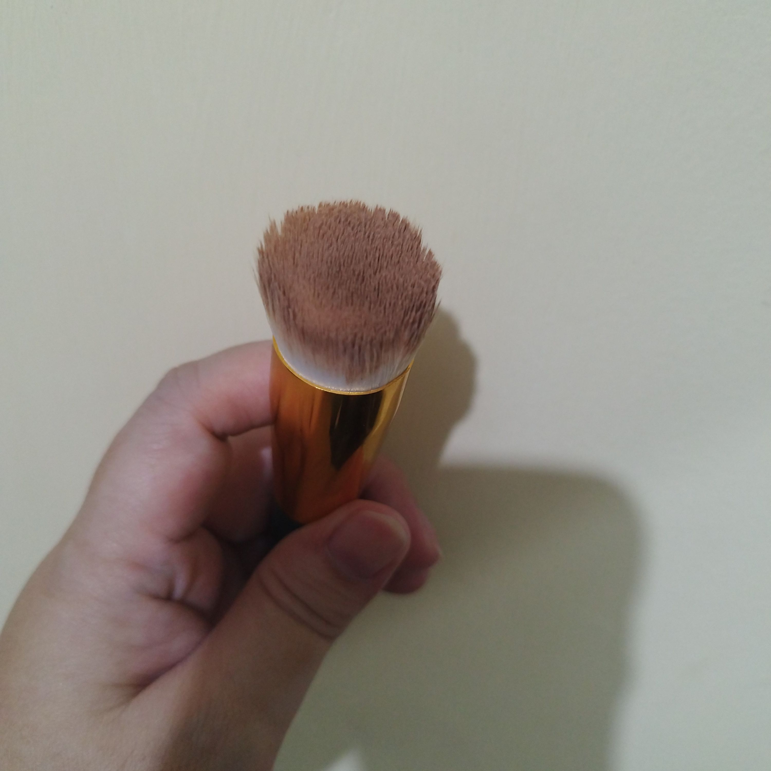 Luxcrime Ultra Cover Foundation Brush imgfdn-7aa3c4c7-5862-41e4-b270-5cdb513532fe-2491152 1