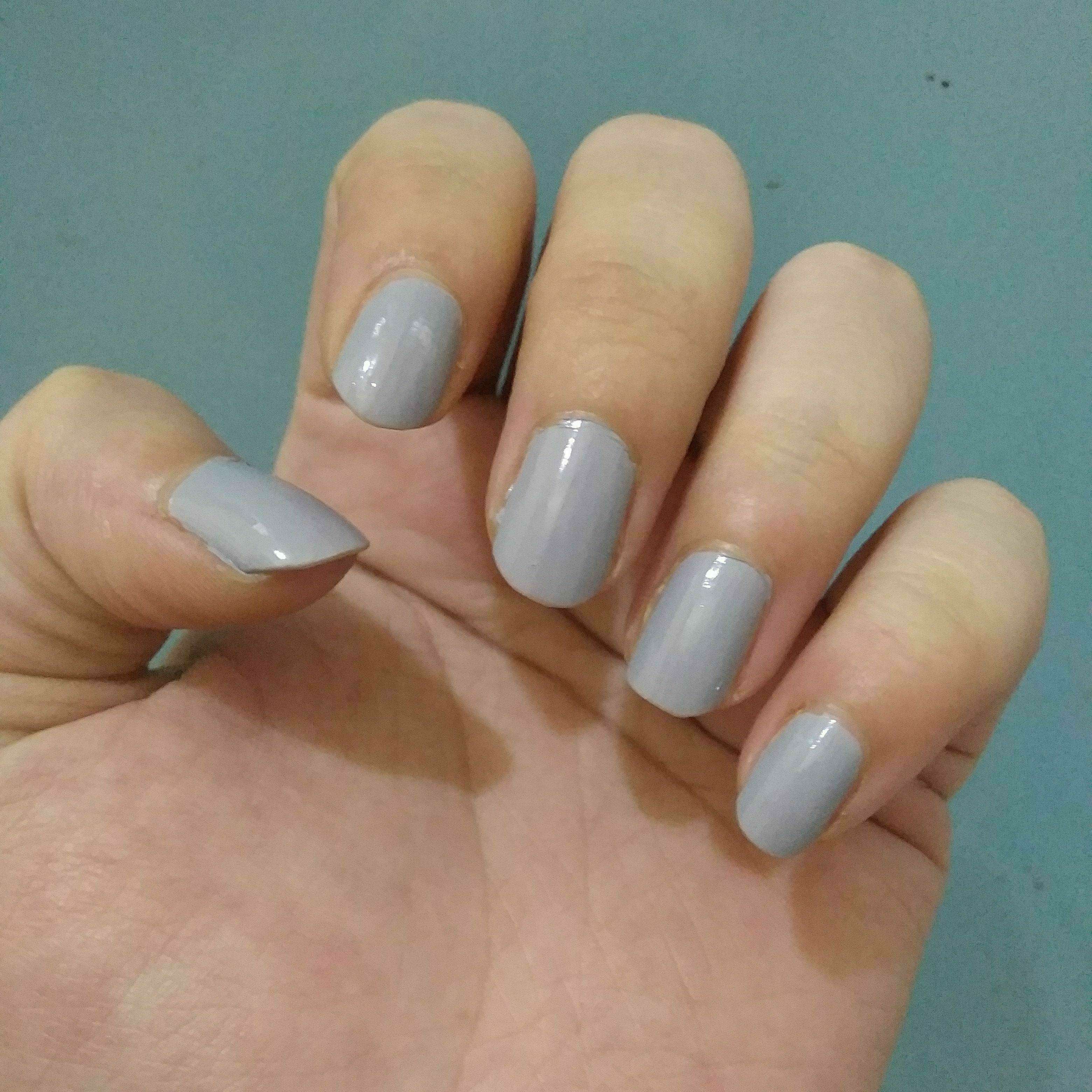 Miniso Fun Paint Peel Off Nail Polish imgfdn-66d89f66-cdab-4d38-a7ea-a1c42e92b2ea-2453970 1