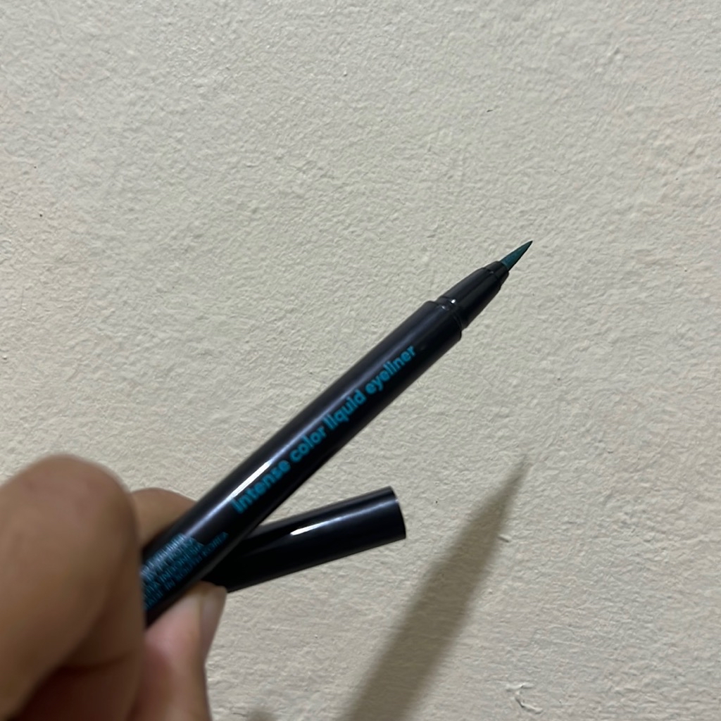 Polka Cosmetics Intense Color Liquid Eyeliner imgfdn-04120125-bcec-4f79-b5e3-4cc67a2c55f0-2552033 2