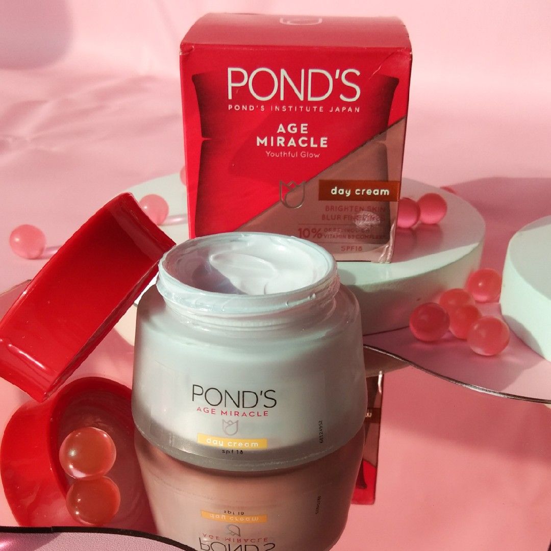 Pond's Age Miracle Youthful Glow Day Cream Moisturizer Beauty Review