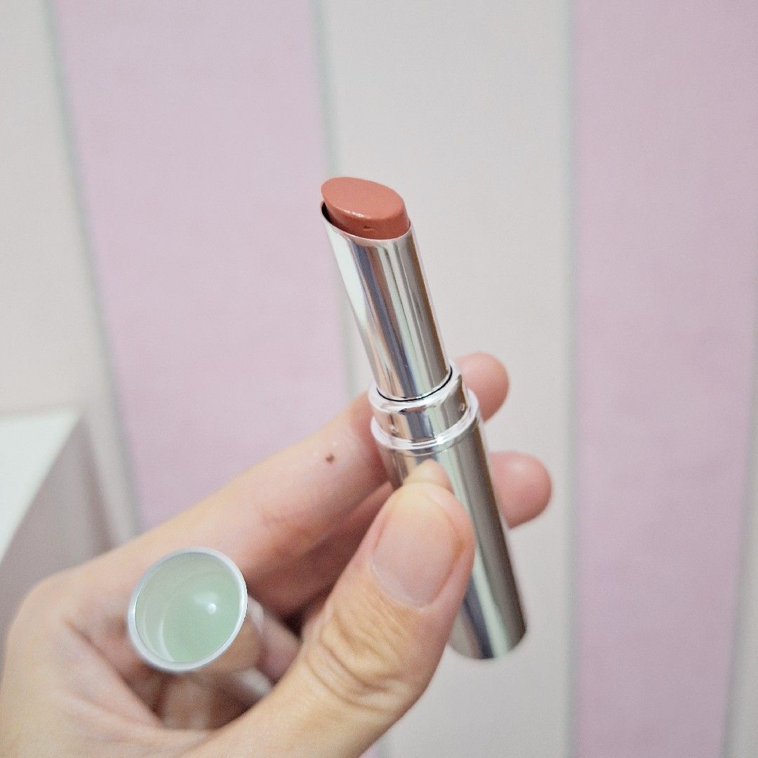 Red-A Lip Glo Color Balm imgfdn-29bfce3b-caf7-46d5-a994-43a018e90d76-2530229 2