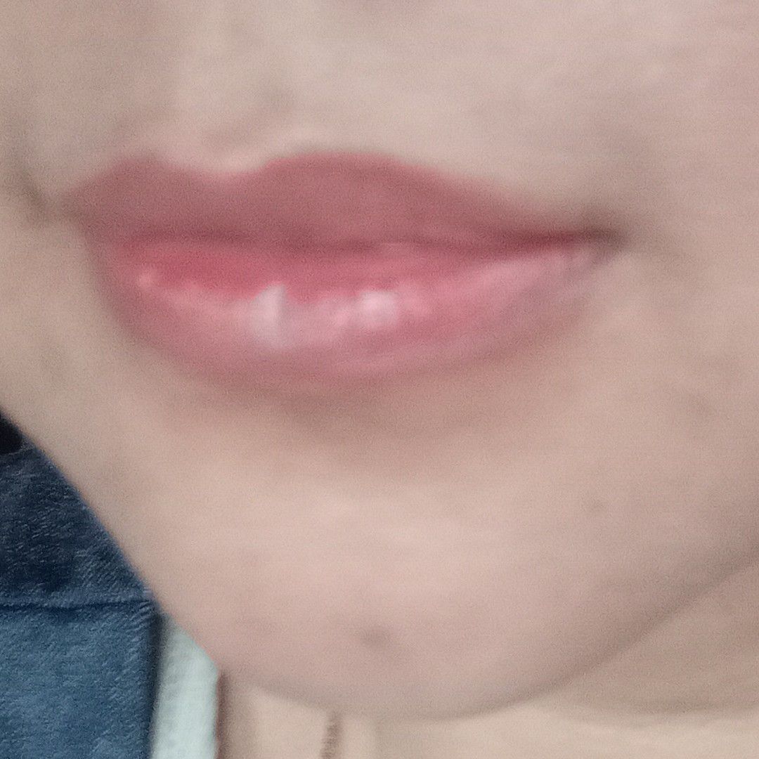 Red-A Lip Glo Color Balm imgfdn-2ce569be-407c-4dd8-86dc-28bcb2310405-2539660 2