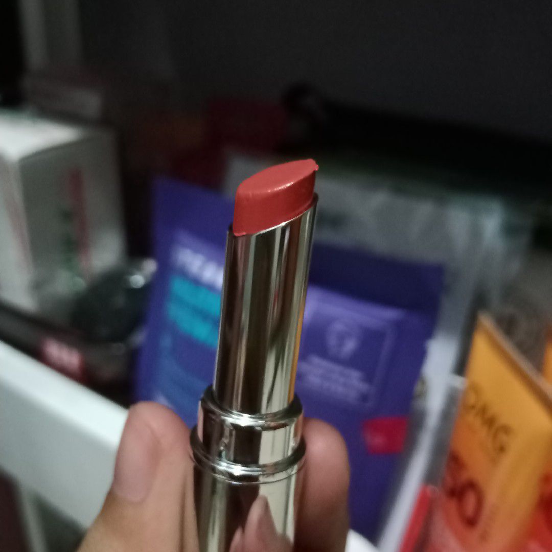 Red-A Lip Glo Color Balm imgfdn-5dfa0fe1-739a-4490-840e-d3f16a52cc52-2523489 2