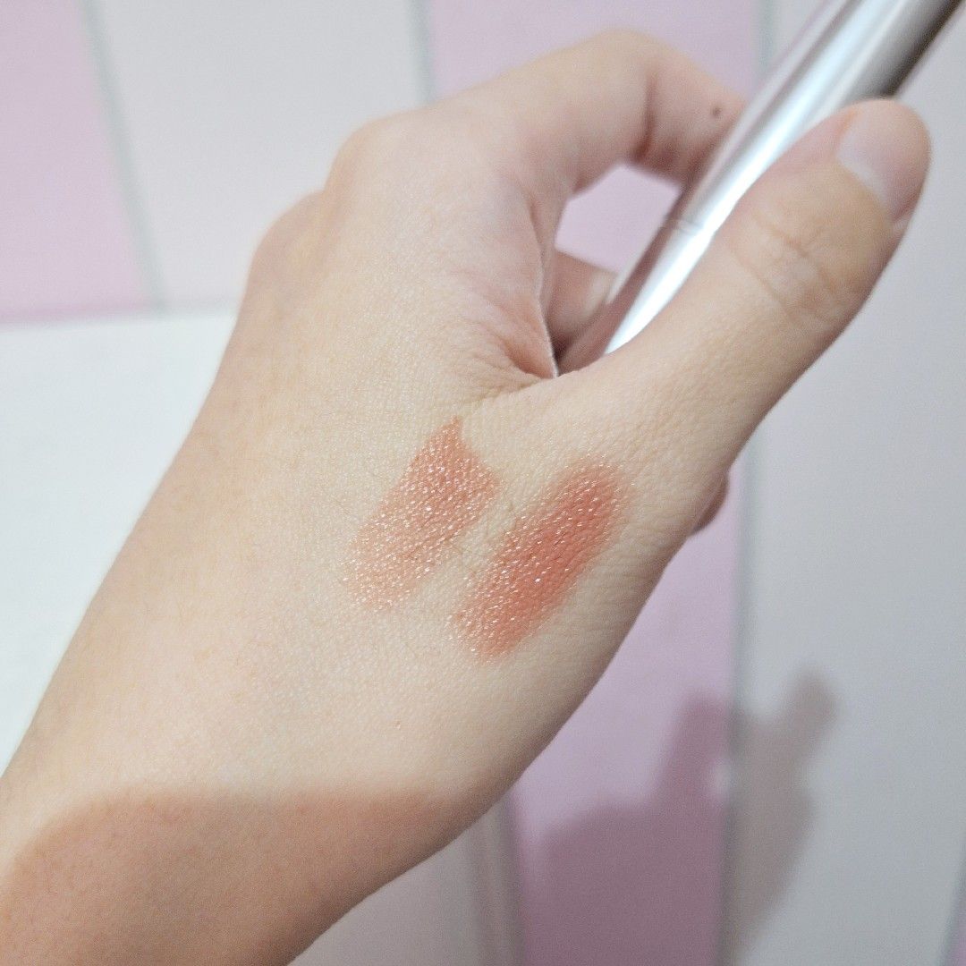 Red-A Lip Glo Color Balm imgfdn-78369f63-db35-4c22-aa8e-66a4ad31aa0f-2530229 3