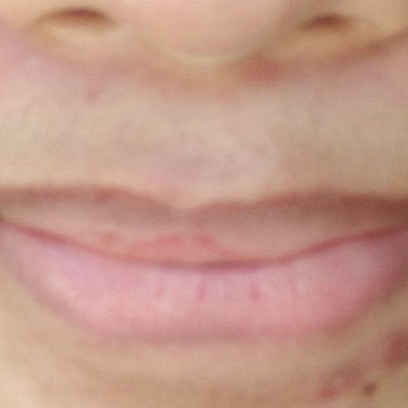 Red-A Lip Glo Color Balm imgfdn-829fd3f9-871d-4521-9160-fb65450683fe-2528859 4