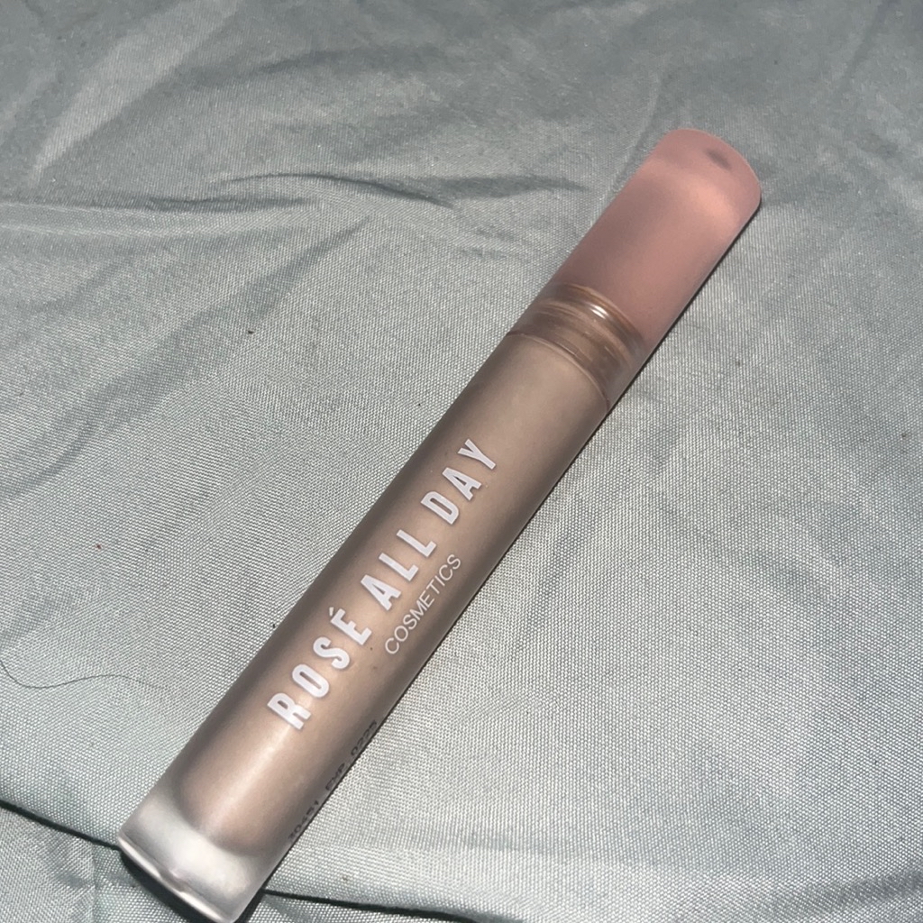 Rose All Day Cosmetics The Realest Lightweight Concealer imgfdn-3ab71470-5f05-4b49-b4b1-fcd76bc2833c-2465512 1