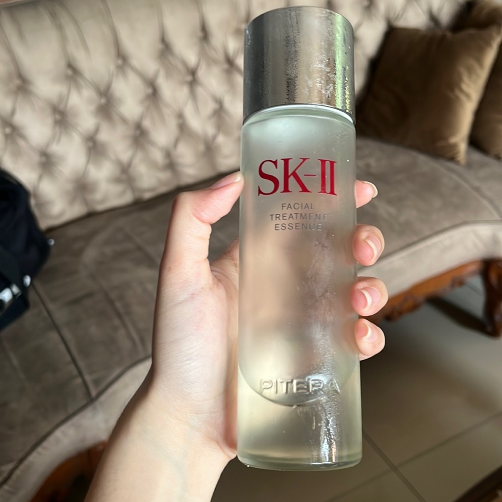 SK-II Facial Treatment Essence imgfdn-defd038e-10c5-406c-8e02-d394d1f2dede-2557660 1