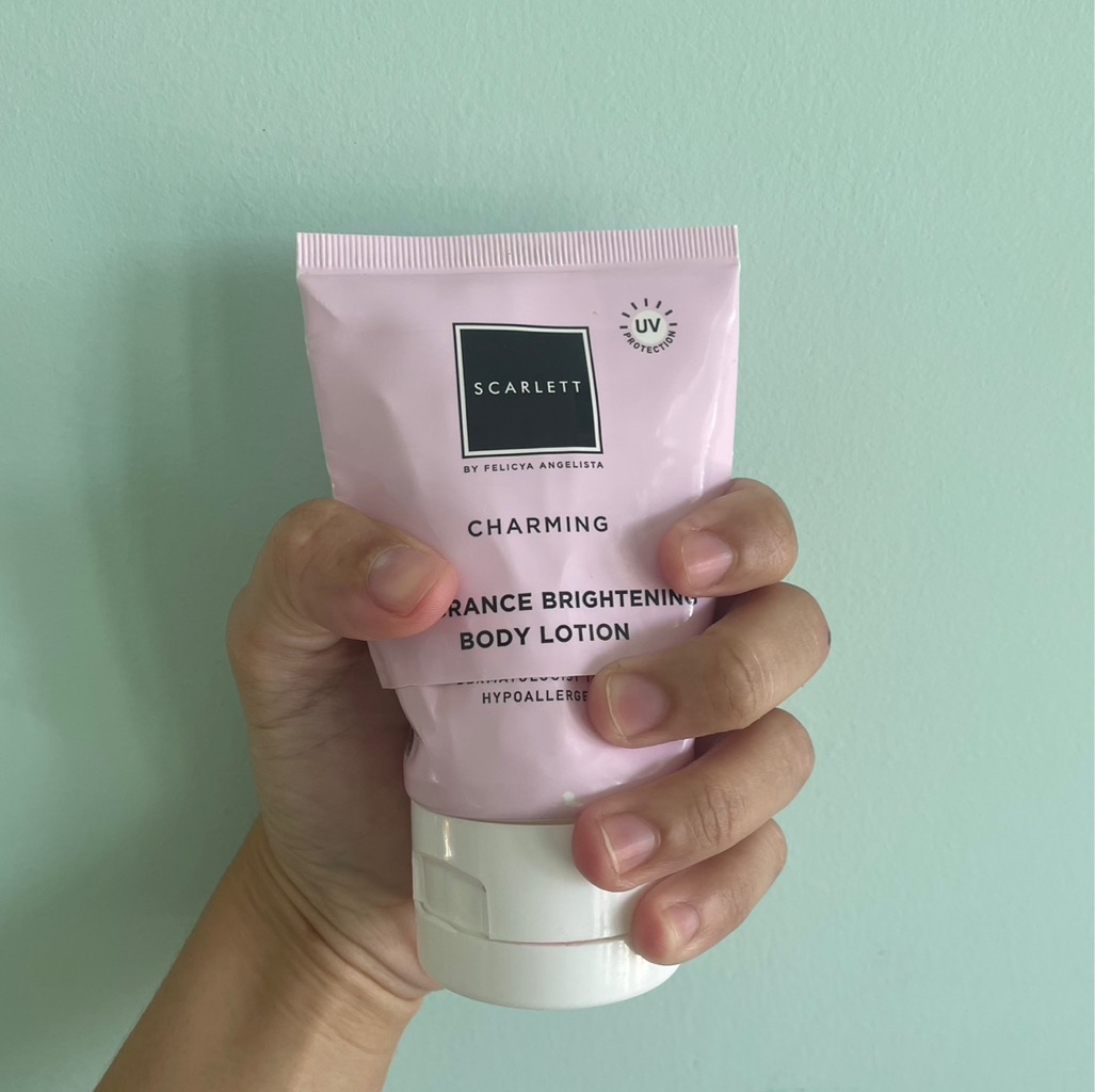 Scarlett Fragrance Brightening Body Lotion imgfdn-65a92623-b91d-4ff7-be90-c41b9d4cf5f9-2564207 2