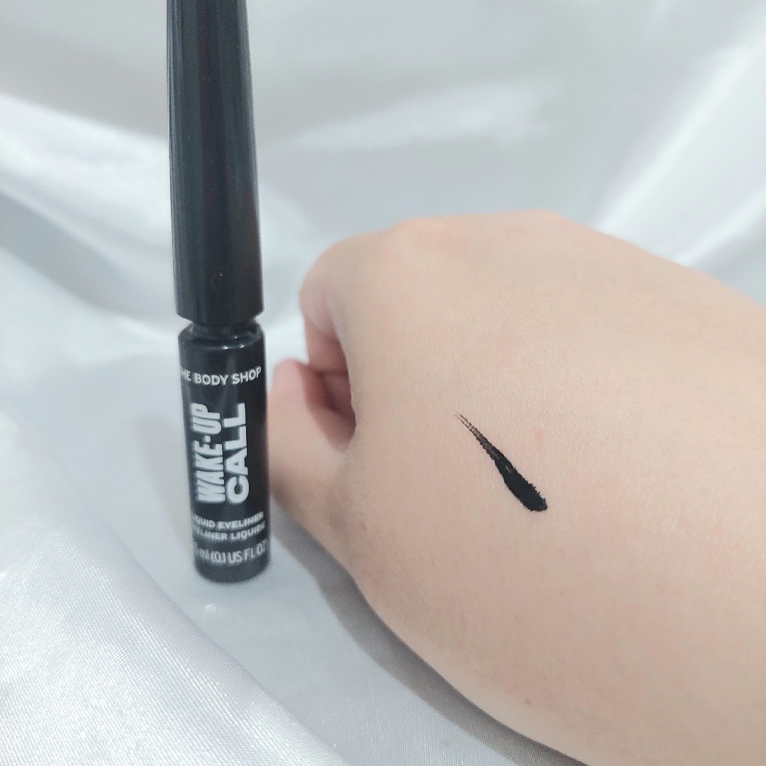 The Body Shop Wake-Up Call Liquid Eyeliner imgfdn-5d7ba51d-d649-47cb-a966-ee20e40d3816-2560610 2