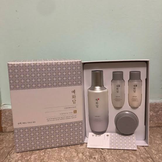 The Face Shop Yehwadam Pure Brightening Serum imgfdn-eaad616a-f647-4977-b089-a9883fd8a5b4-2233285 1