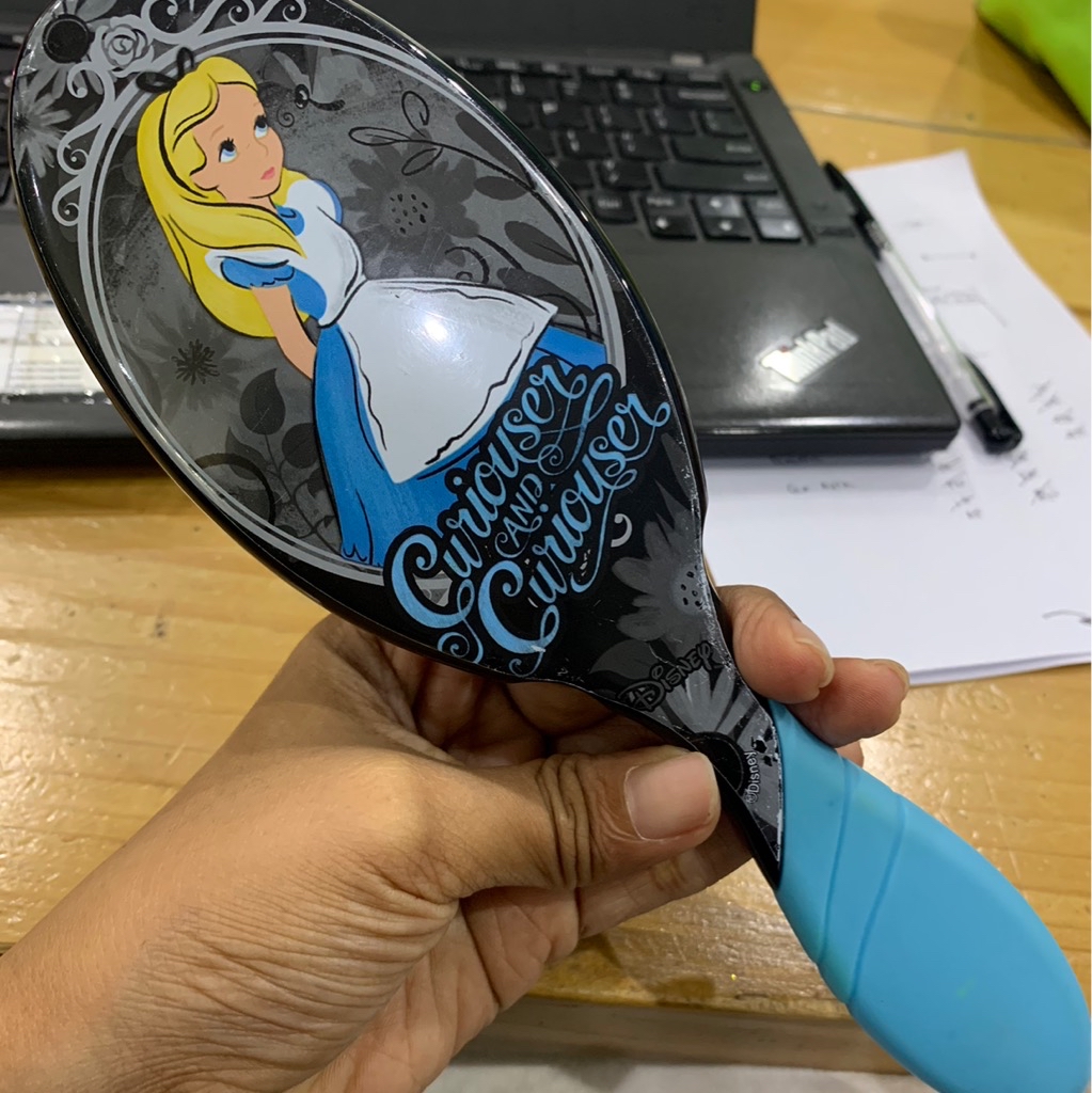 The Wet Brush Alice In Wonderland Pro Detangler imgfdn-270befb8-7af0-4b4d-9be7-32bdb7b790ab-2453188 2