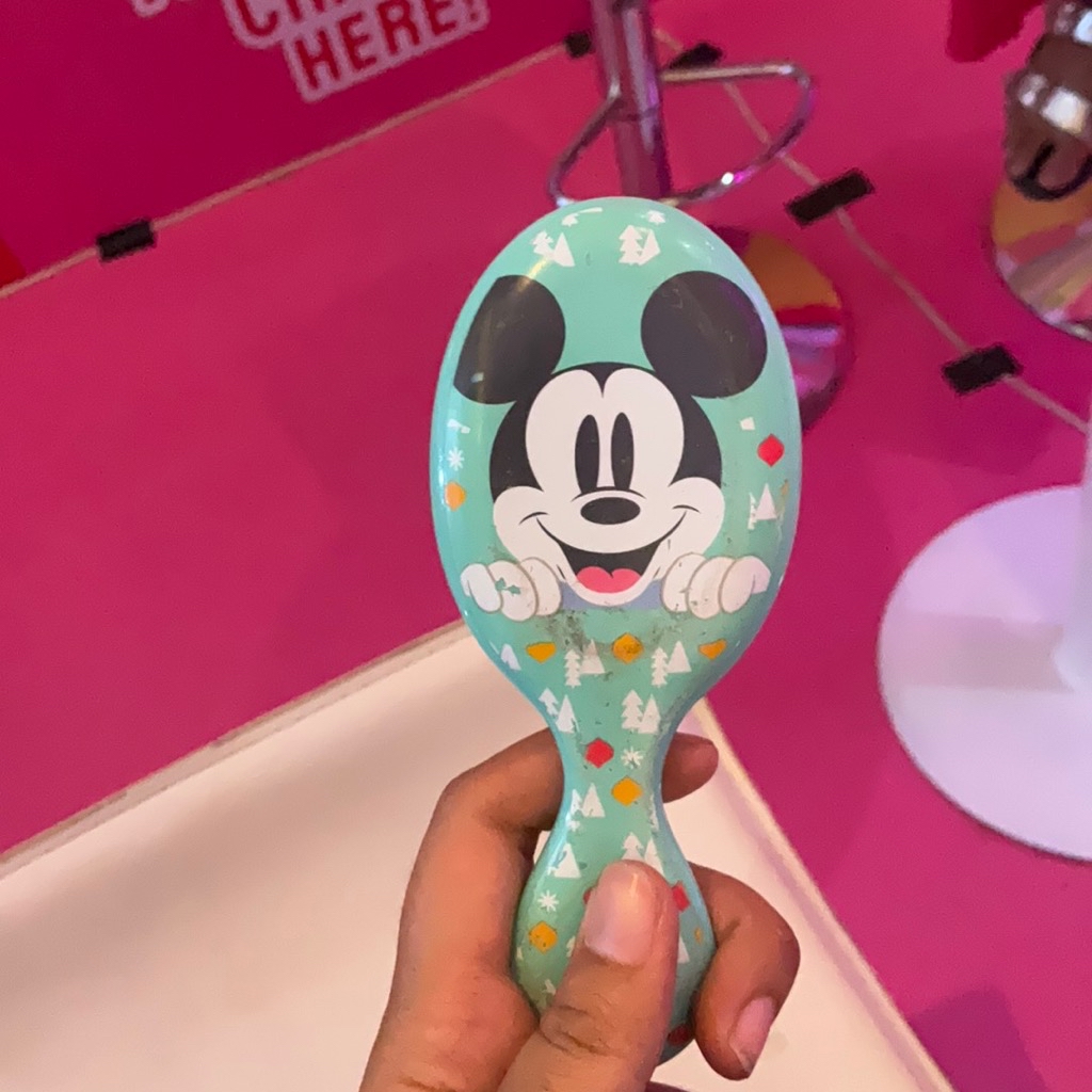 The Wet Brush Alice In Wonderland Pro Detangler imgfdn-5feeb30e-57c1-4b94-b8cc-e18ee107c9d6-2483017 1