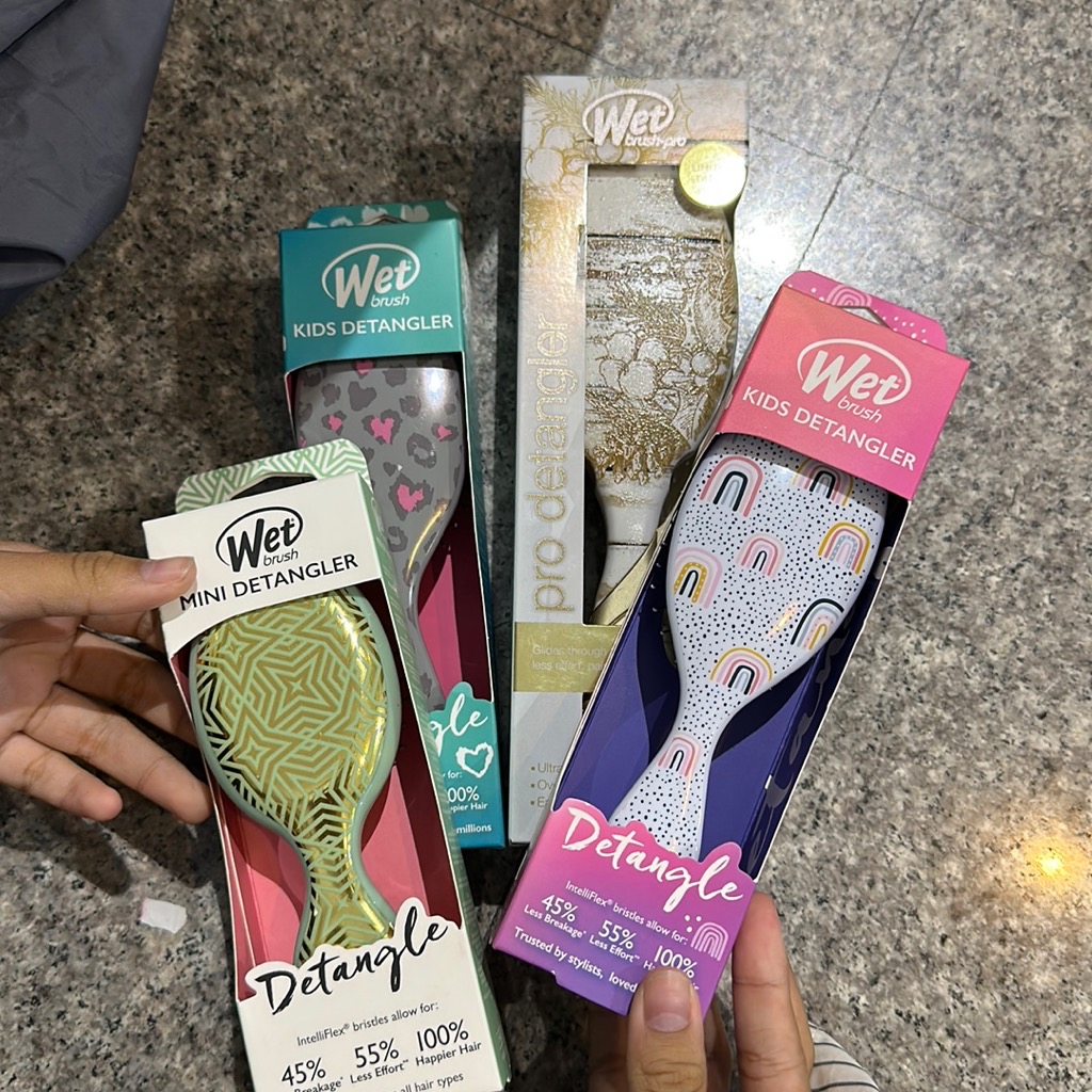 The Wet Brush Mini Detangler Disney Princess imgfdn-00ea95a4-620c-403a-8feb-b44c0d5d4dd6-2447787 1
