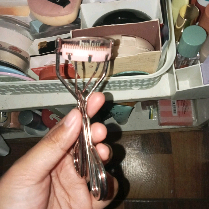 Eyelash Curler imgfdn-ae04ebbd-f1f0-4f4d-8697-9f5b55bdc37d