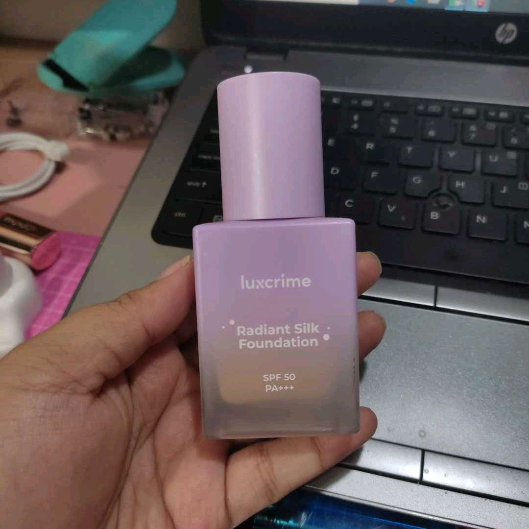 Radiant Silk Foundation SPF 50 PA+++ - N02 imgfdn-6c5cae07-9acf-41a6-9461-0aa06d02e08f