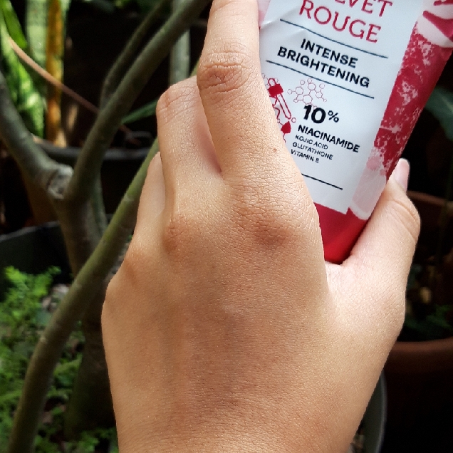 Fragrance Brightening Body Serum - Velvet Rouge imgfdn-0c330cf2-3f3d-43af-a5c1-681b8f37f176