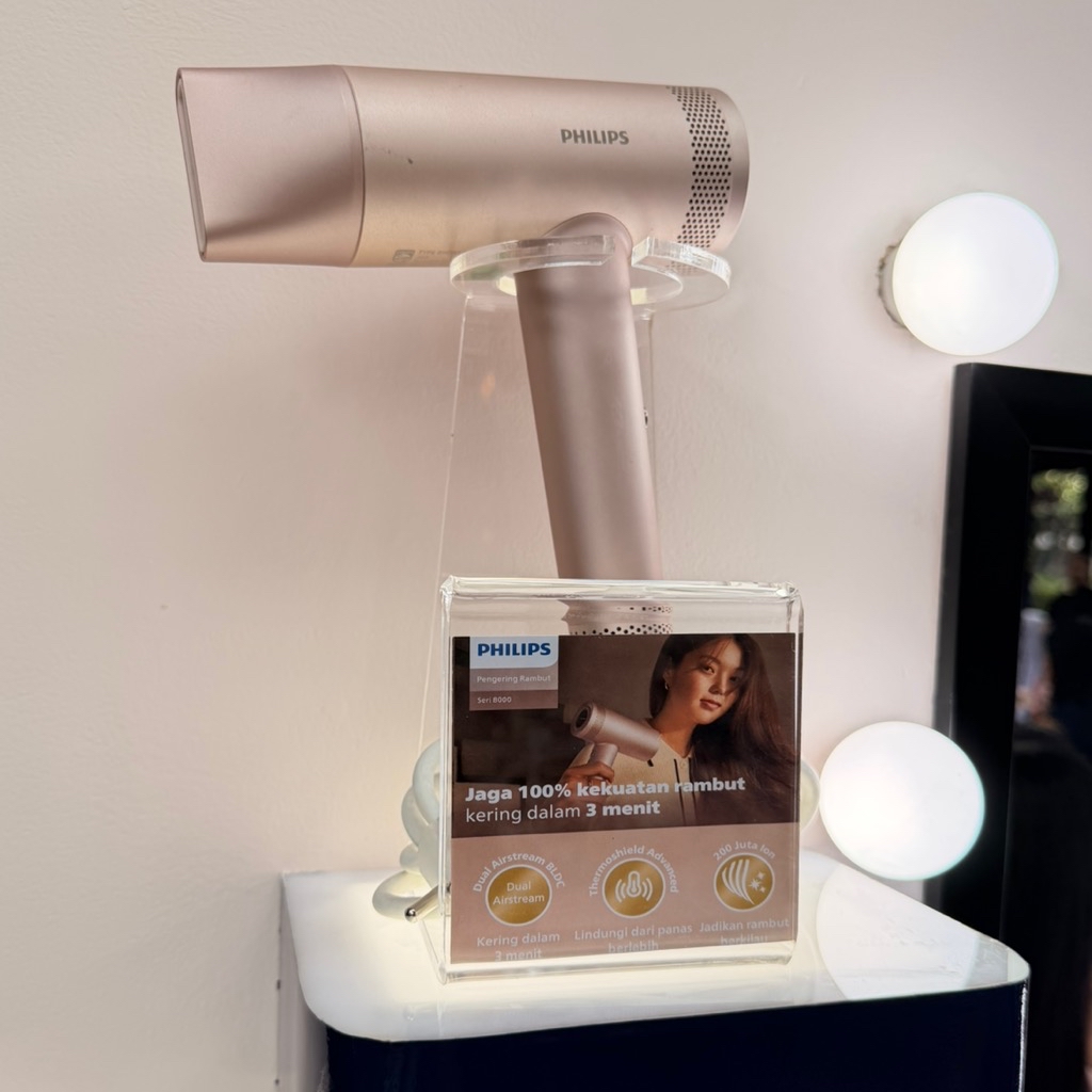 Hair Dryer 8000 Series BHD837/00 imgfdn-a0e2c330-2c6f-43a0-9ddb-151481c4902d