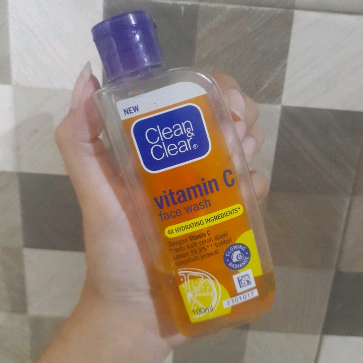 Foaming Face Wash imgfdn-e109268e-7e29-4a3c-8173-2f04d9a2e561
