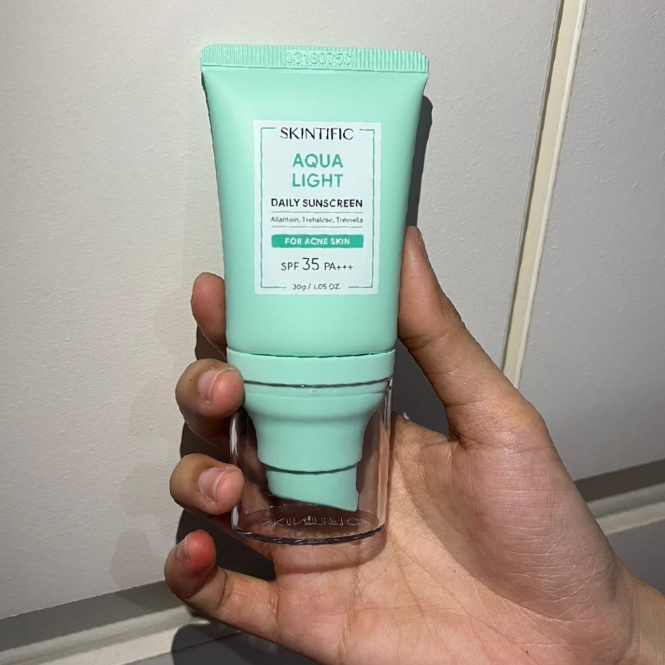 Aqua Light Daily Sunscreen SPF 35 PA+++ imgfdn-39a38586-cdbb-4d6f-8d5e-546132e42ca5