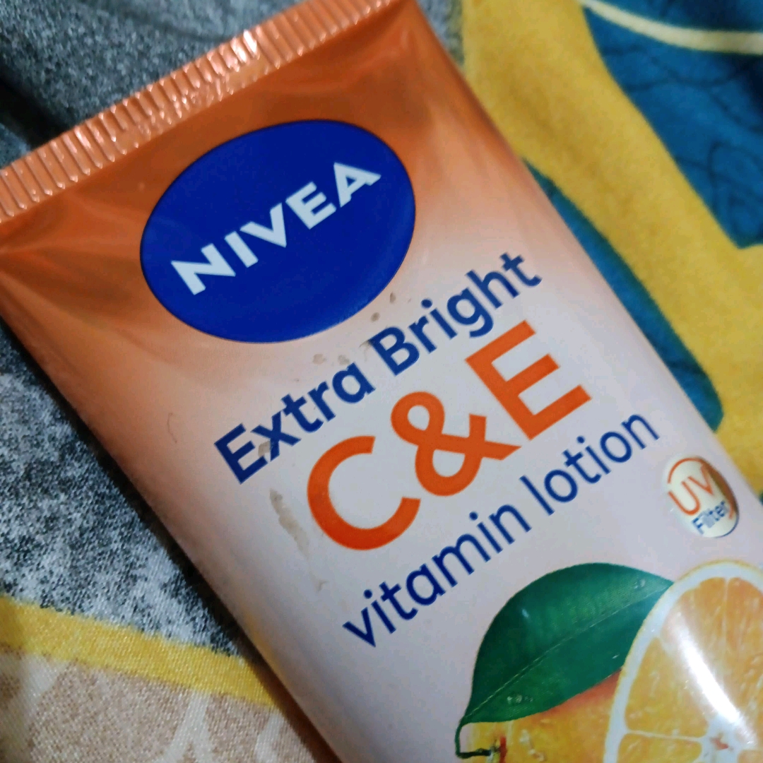 Extra Bright C&E Vitamin Lotion imgfdn-3e4c1757-c03e-4101-afd3-61ee73dc6907