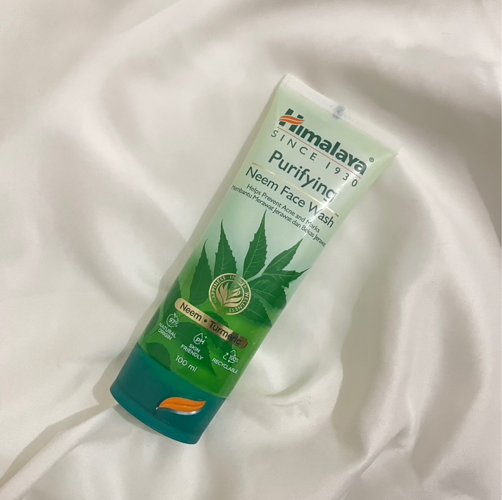Purifying Neem Face Wash imgfdn-9e170798-e20d-4a75-9048-f63a609a92c8